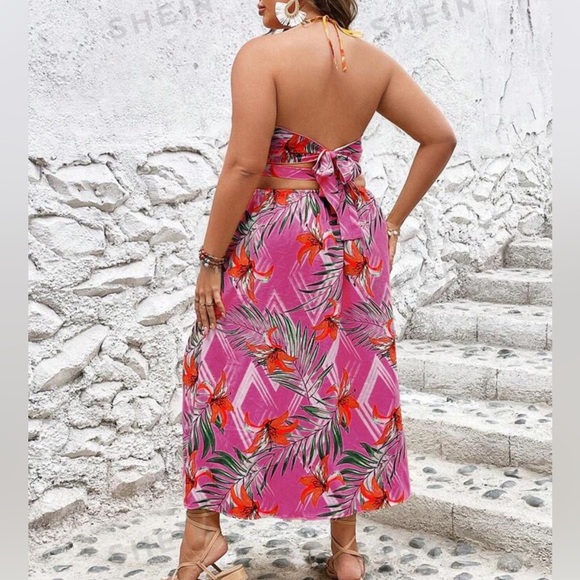 Tropical Print Halter Dress 🏝🌸🌺🌴 - Picture 3 of 4